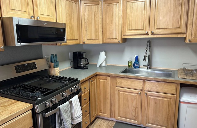 Charming 2-bedroom house in awesome Eagle River, Anchorage with WiFi