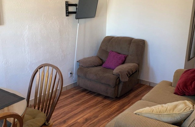 Charming 2-bedroom house with WiFi, AC in adorable El Centro.