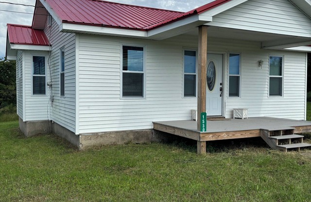 Charming 2-bedroom house on acreage in Ellsworth with stone fireplace and WiFi