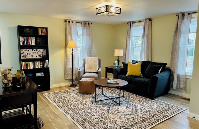 Charming 2-bedroom house in historical Galesburg neighborhood