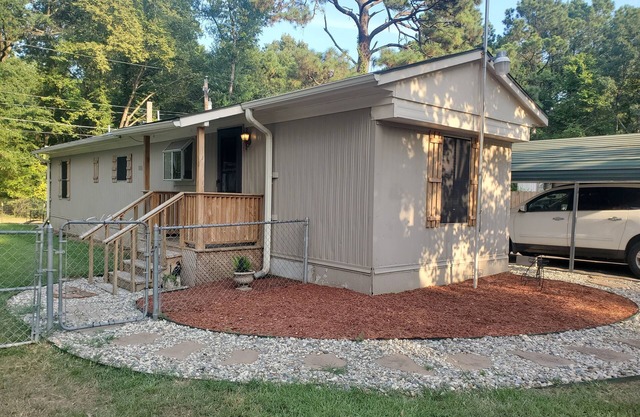 Charming 2-bedroom house with plenty of room for family and friends.