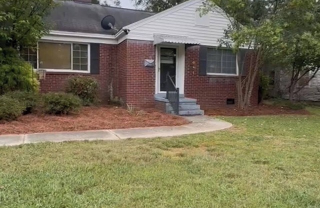 Charming 2-bedroom house in Greenwood within a block of Hospital and Hospice