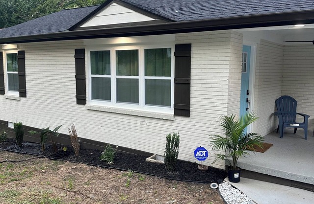 Charming 2-bedroom house in lovely Hapeville with WiFi, AC. Minutes from Airport