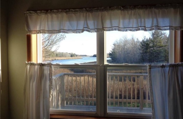 Charming 2-bedroom house in lovely Milbridge, located on the Narraguagus River.