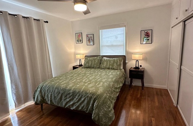 Charming 2-bedroom house in Point Loma California with garage and outdoor patio.