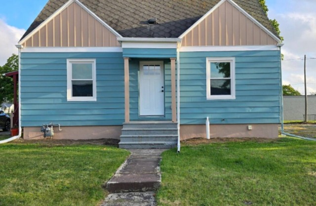 Charming 2-bedroom house in lovely St. Joseph with WiFi, AC