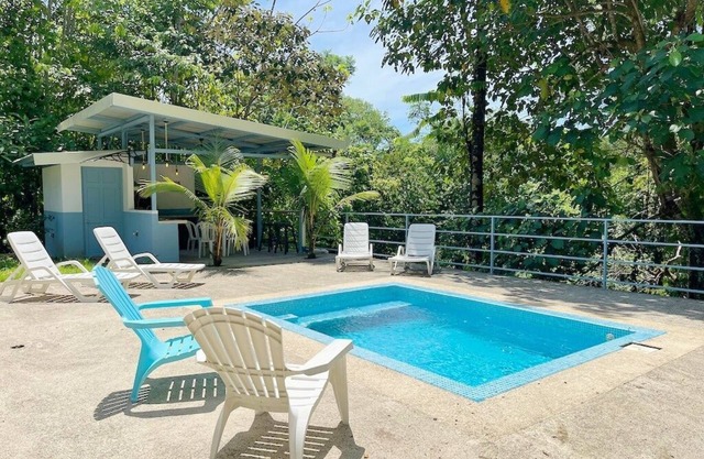 Encantadora Casa de 2 dormitorios AC, WiFi, acceso a Playa y Piscina en Ballena