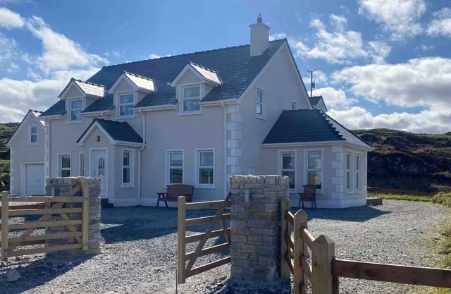 Charming 2-bedroom home with Ocean Views in delightful Donegal