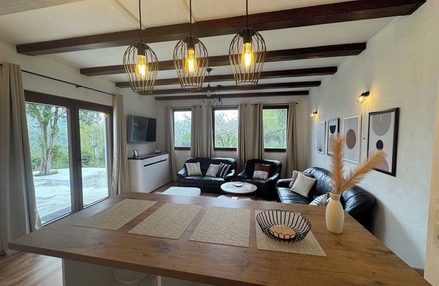Charming 2-bedroom house in Nahorevo with WiFi and AC