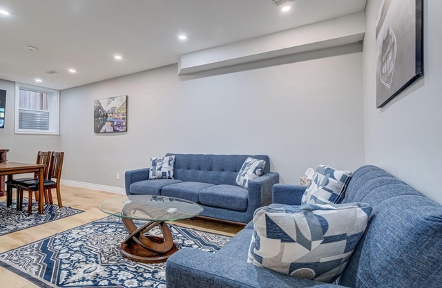 Charming 2-bedroom house basement apartment with AC in Hamilton