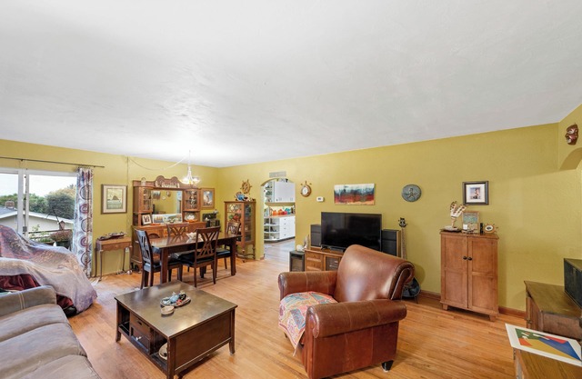 Charming 2-bedroom house with views of the Bay