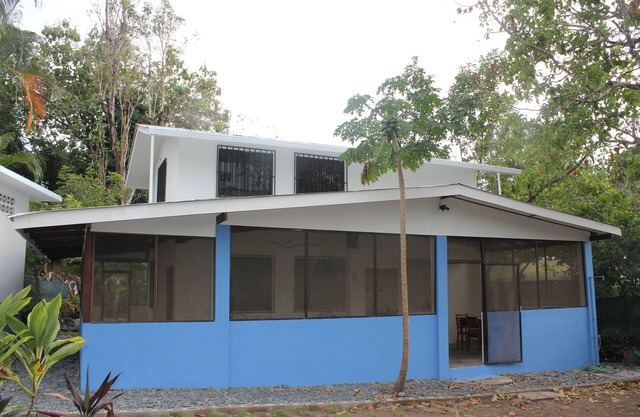 Charming 2-bedroom house with WiFi, AC in Pavones