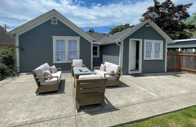 Charming 2-bedroom house in tranquil Carlton with WiFi, AC