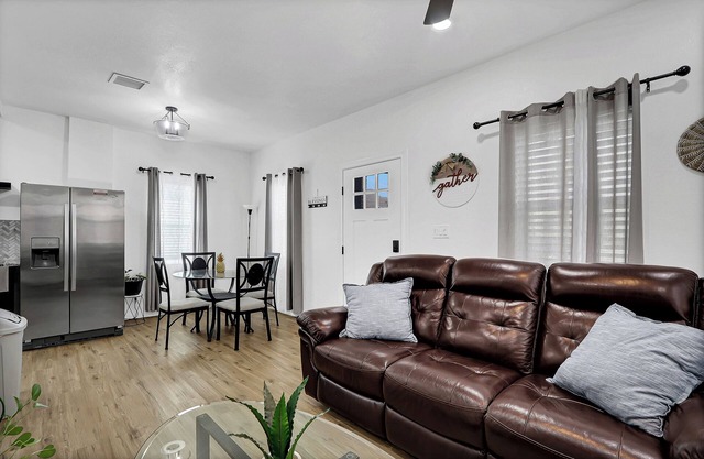 Charming 2-Bedroom House FAMILY FRIENDLY & COZY