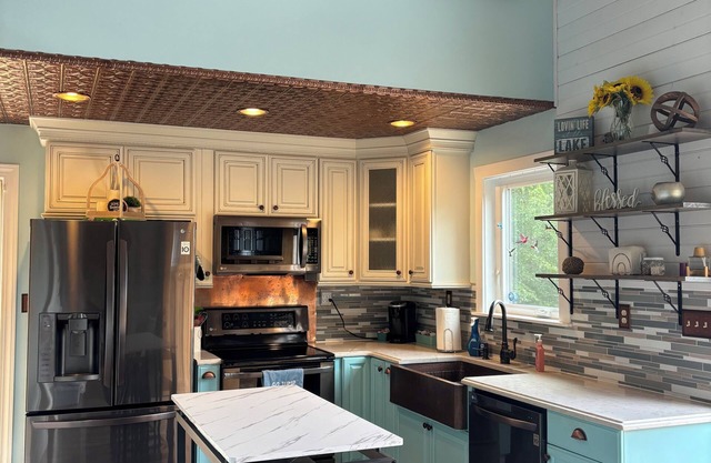 Charming 2-bedroom house in Albany only 4 miles from the lake