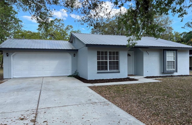 Charming 2-bedroom house in tranquil LaBelle with WiFi, AC