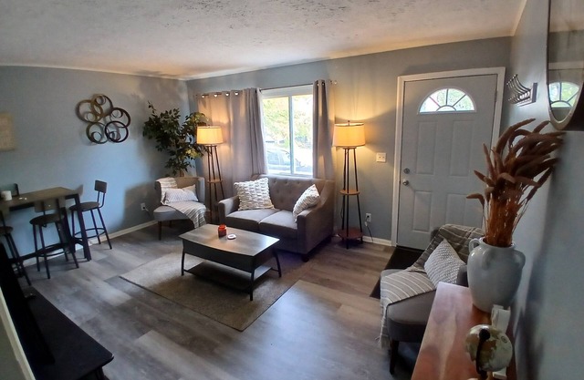Charming 2-bedroom house, quiet neighborhood, Lansing with WiFi