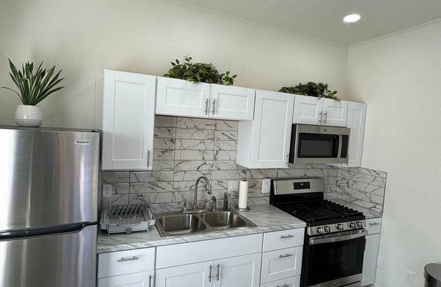 Charming 2-bedroom house in serene Nogales with AC, WiFi