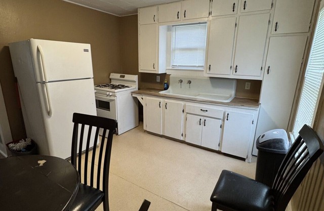 Charming 2-bedroom house in lovely Sulphur with Spacious Patio