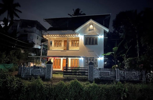 Charming 2-bedroom house with AC in Kochi