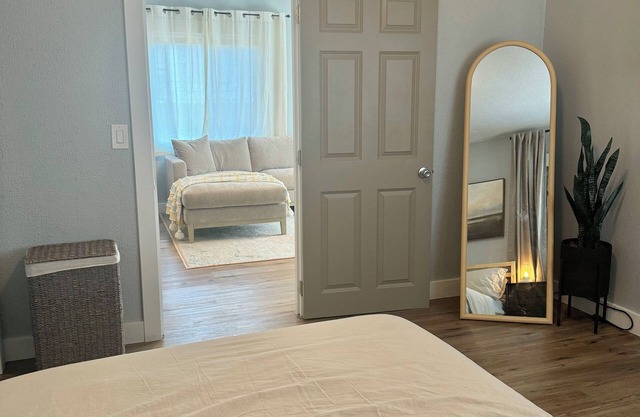 Charming 2-bedroom house in Albany with AC, WiFi