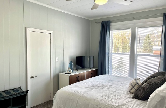 Charming 2-bedroom house in serene Coloma with AC, WiFi