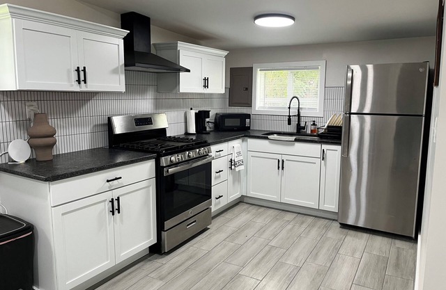 Charming 2-bedroom house with AC in Coloma