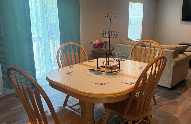 Charming 2-bedroom house in Leland with WiFi, AC, Laundry