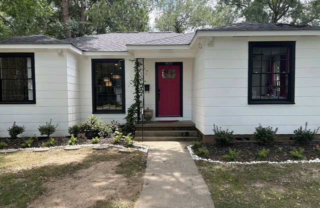 Charming 2-bedroom house with WiFi, AC in welcoming Monroe