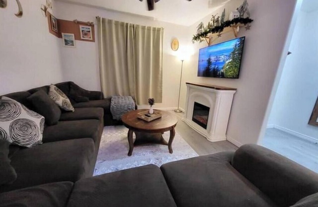 Charming 2-bedroom house with WiFi, AC in welcoming Ogden