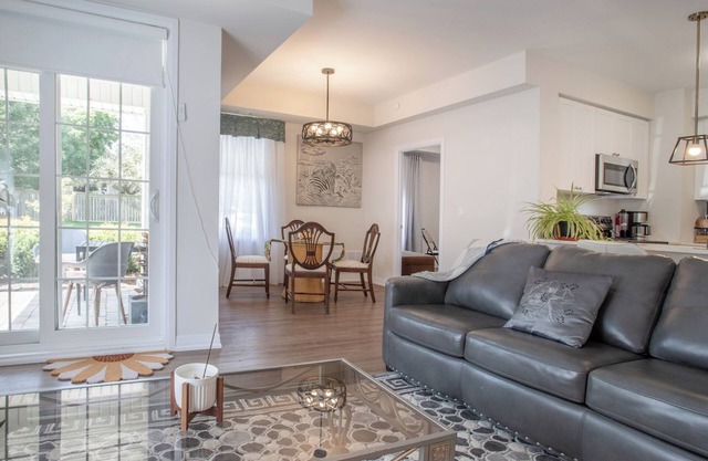 Charming 2-bedroom in wonderful Clarington with AC
