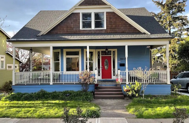 Charming 2-bedroom in historic home