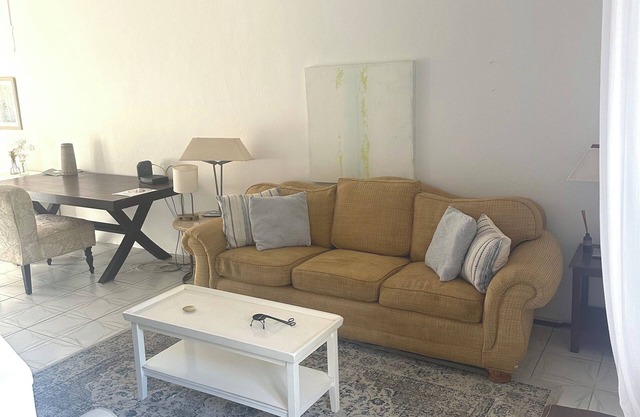 Charming 2-bedroom in western New Providence condo with WiFi, near airport/beach