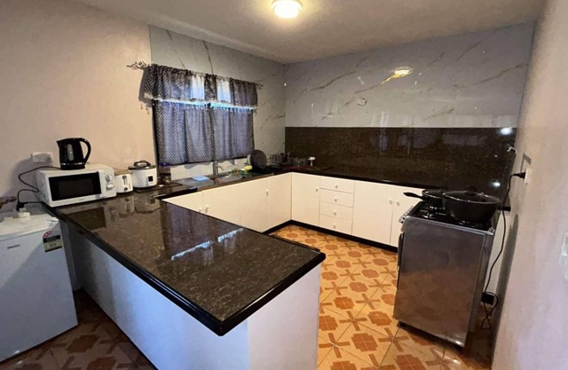 Charming 2-bedroom mobile home with AC, WiFi in peaceful Nadi