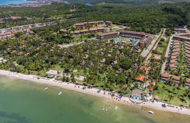 Charming 2-bedroom resort with WiFi, fitness room in lovely Carneiros Beach