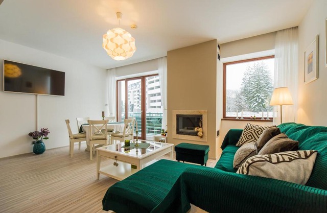 Charming 2-Bedroom, Silver Mountain, A Building