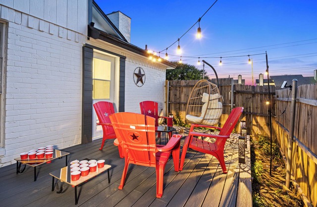 Charming 2-bedroom townhome with WiFi, AC in welcoming Arlington