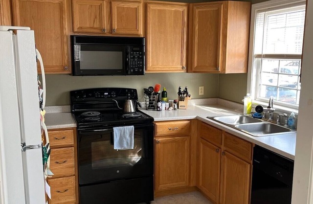 Charming 2-bedroom townhome in the heart of downtown Brunswick