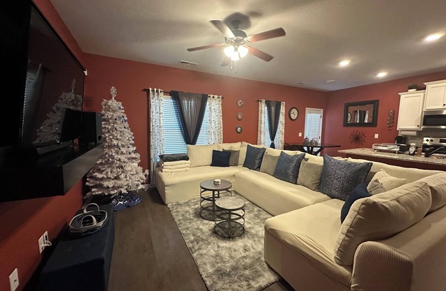 Charming 2-bedroom townhome with WiFi and AC in McDonough
