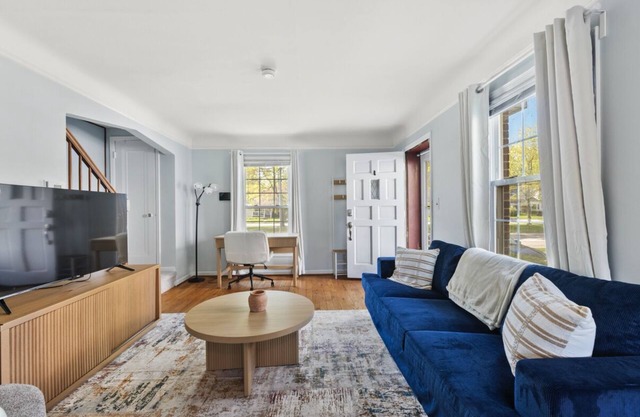 Charming 2-bedroom townhome 2 min from Downtown Royal Oak
