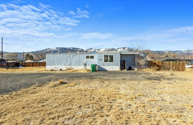 Charming 2-bedroom mobile home with WiFi, AC in delightful Carson City