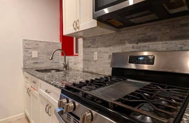Charming 2-bedroom Apartment in East Orange with WiFi and AC