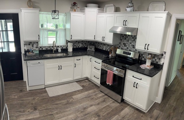 Charming 2-bedroom farmhouse in marvelous Fort Gibson with all new amenities