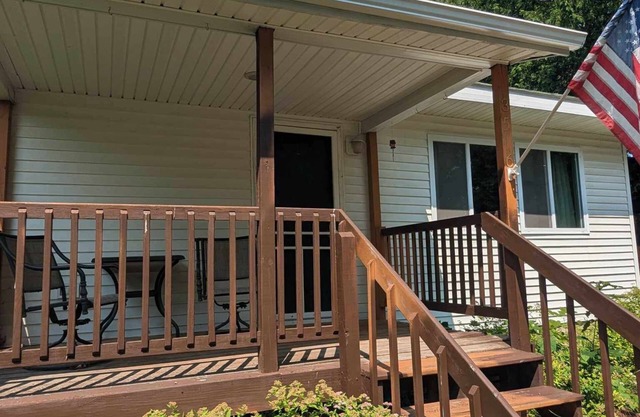 Charming 2-bedroom home in delightful downtown Indian River