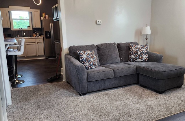 Charming 2-bedroom house with AC, WiFi close to Downtown Indianapolis