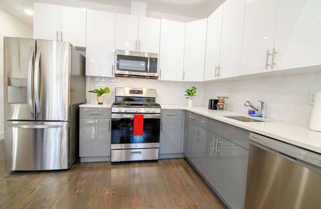 Charming 2 bedroom apartment with WiFi AC in terrific Jersey City