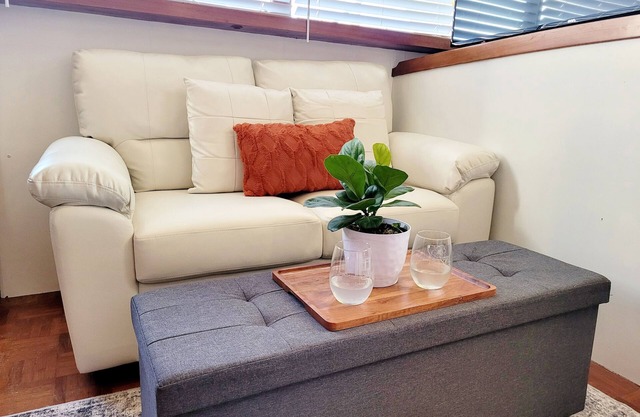 Charming 2-bedroom boat with WiFi, AC in delightful Madisonville