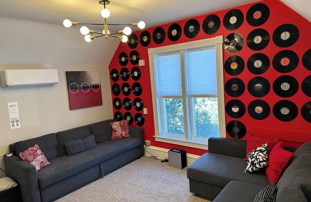 Charming 2-bedroom apartment in fabulous Minneapolis with AC, WiFi