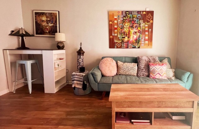 Charming 2-bedroom house, prime location NoLibs/ Fishtown with outdoor space
