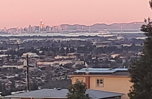 Charming 2-bedroom apartment with great view of San Francisco and Bay Area